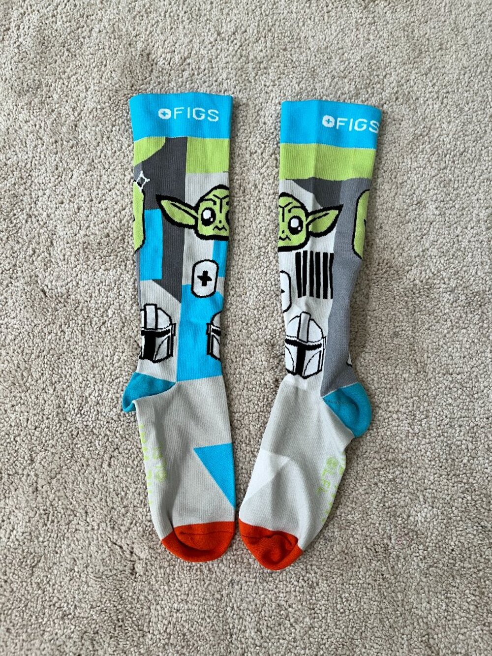 FIGS Compression Stars Wars Mandalorian Grogu Baby Yoda Socks Size M RARE